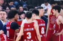 开云体育中国-猛龙队客场惨败，遭遇三连败