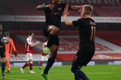 开云体育平台APP-欧洲足球赛场掀起高潮，搏击残酷竞争