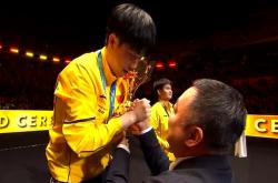 开云平台-中国队再次捧起亚洲杯冠军奖杯的简单介绍