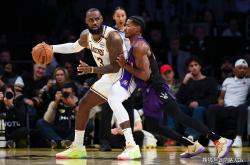 开云体育APP下载-湖人大胜猛龙，詹姆斯砍下50分的简单介绍