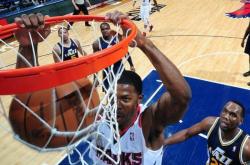 开云体育下载-老鹰击败活塞，杨宝贝砍下27分