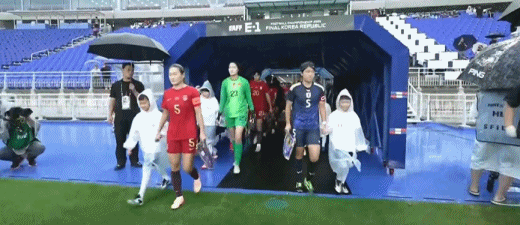 日本女足联赛揭幕战打响，球场动态不断