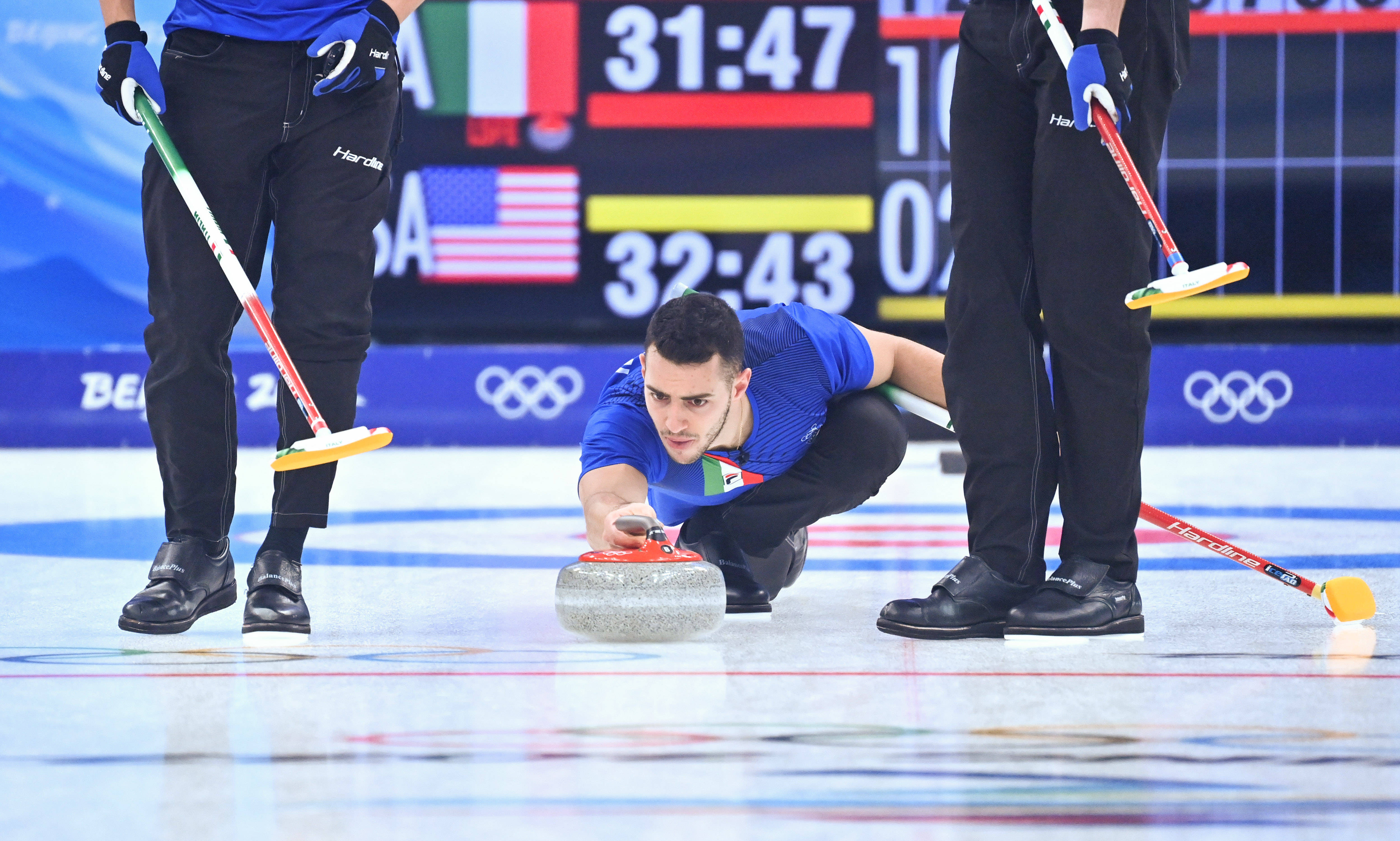 欢呼胜利芬兰冰球队逆袭获得宝贵分数 欢呼胜利芬兰冰球队逆袭获得宝贵分数