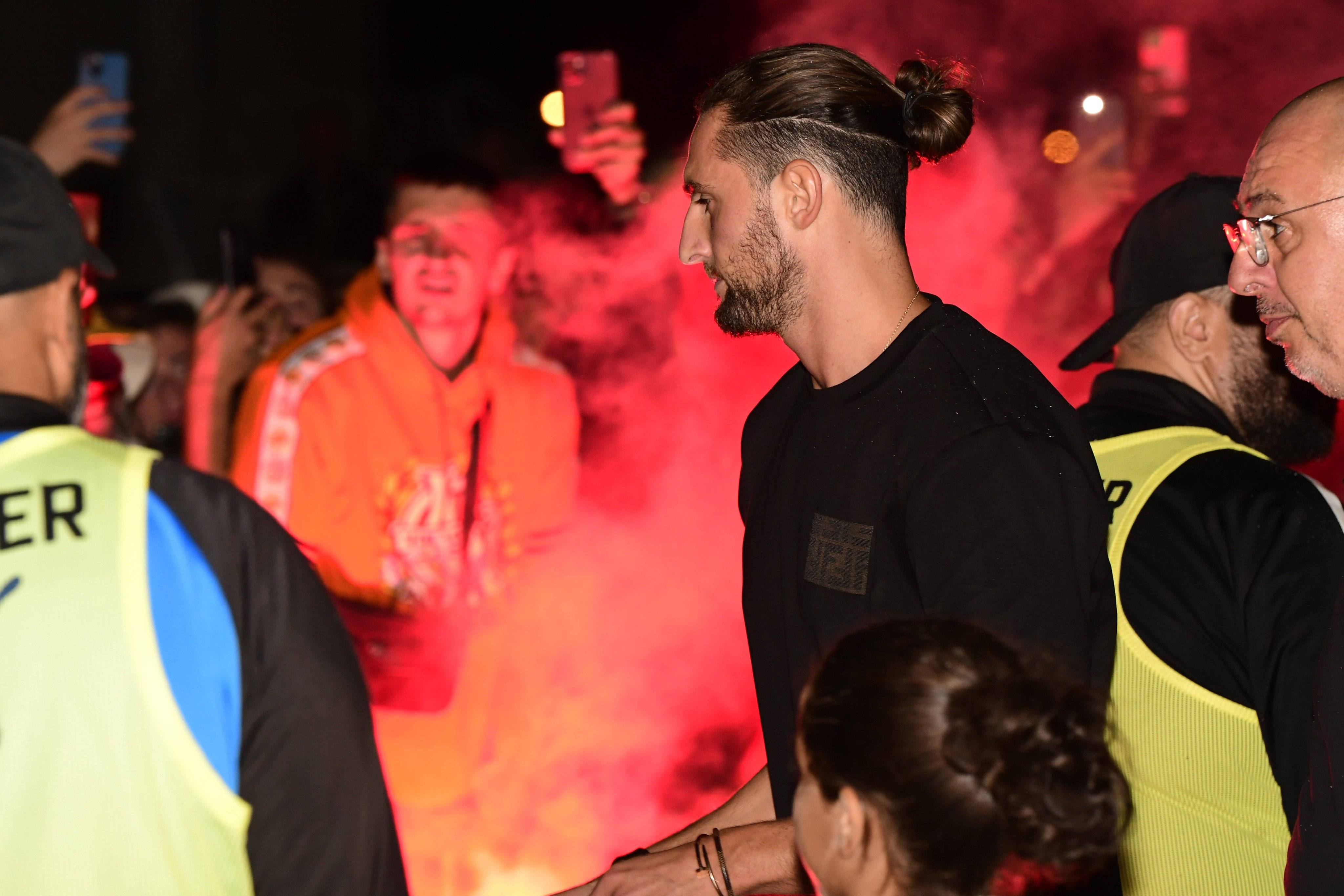 马赛球员在场外发生冲突，严肃处理