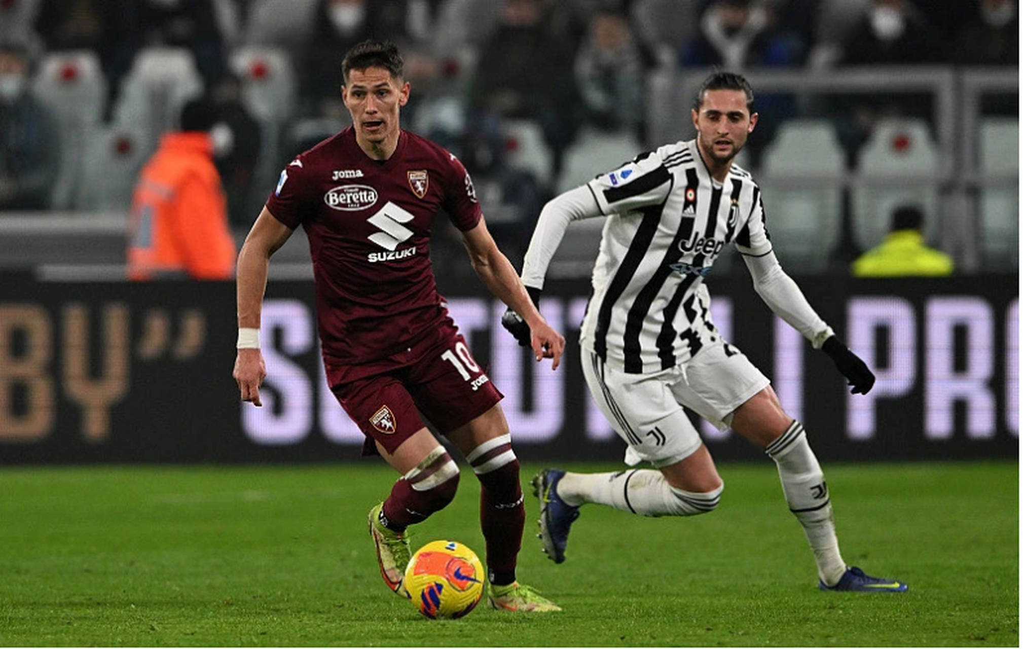 尤文图斯队员合力打败对手 尤文图斯队员合力打败对手