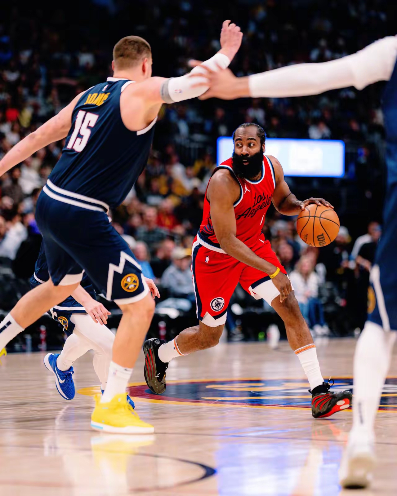 快船击败掘金保持领先优势