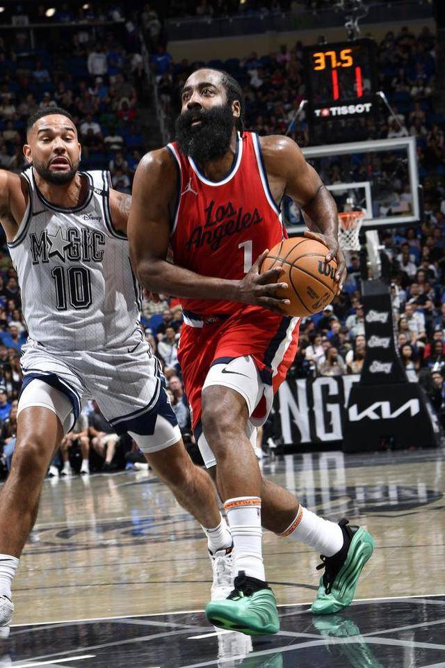 快船横扫骑士，全队表现抢眼的简单介绍