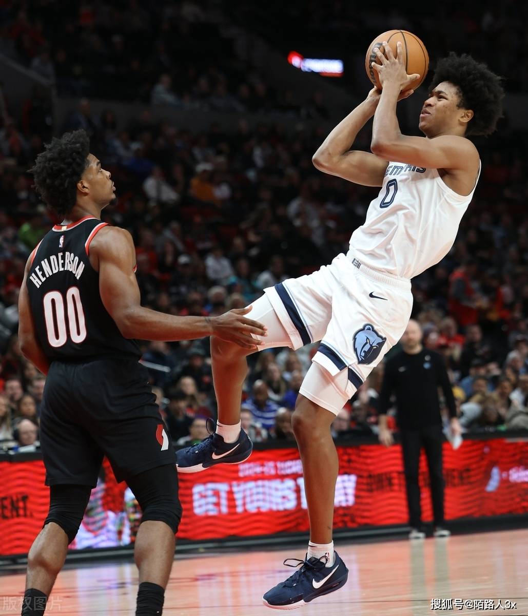 包含「开拓者大胜灰熊，终结连败」的词条