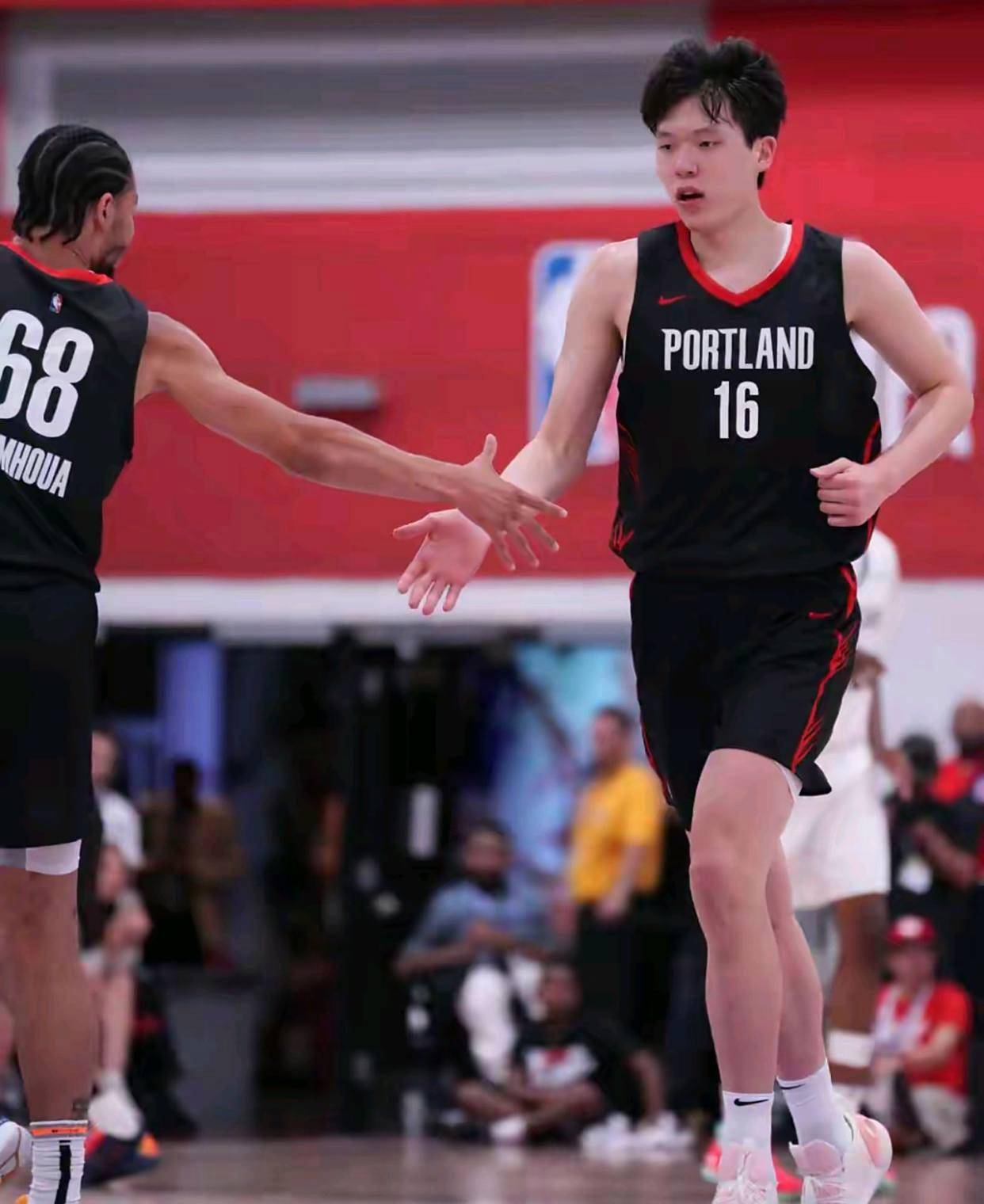 开拓者客场击败鹈鹕，止颓势